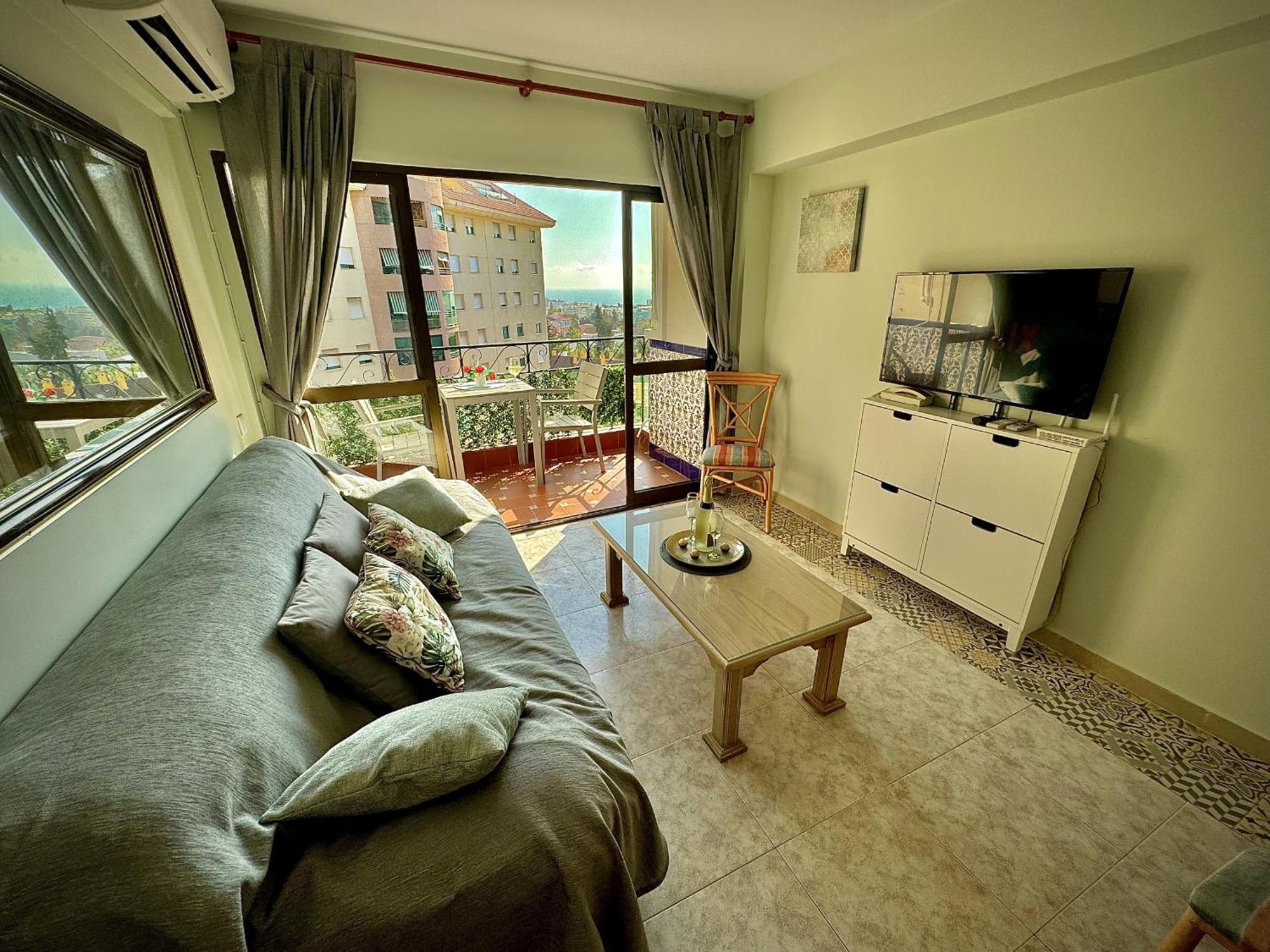 Palms W Sea Views By Homing Apartment
