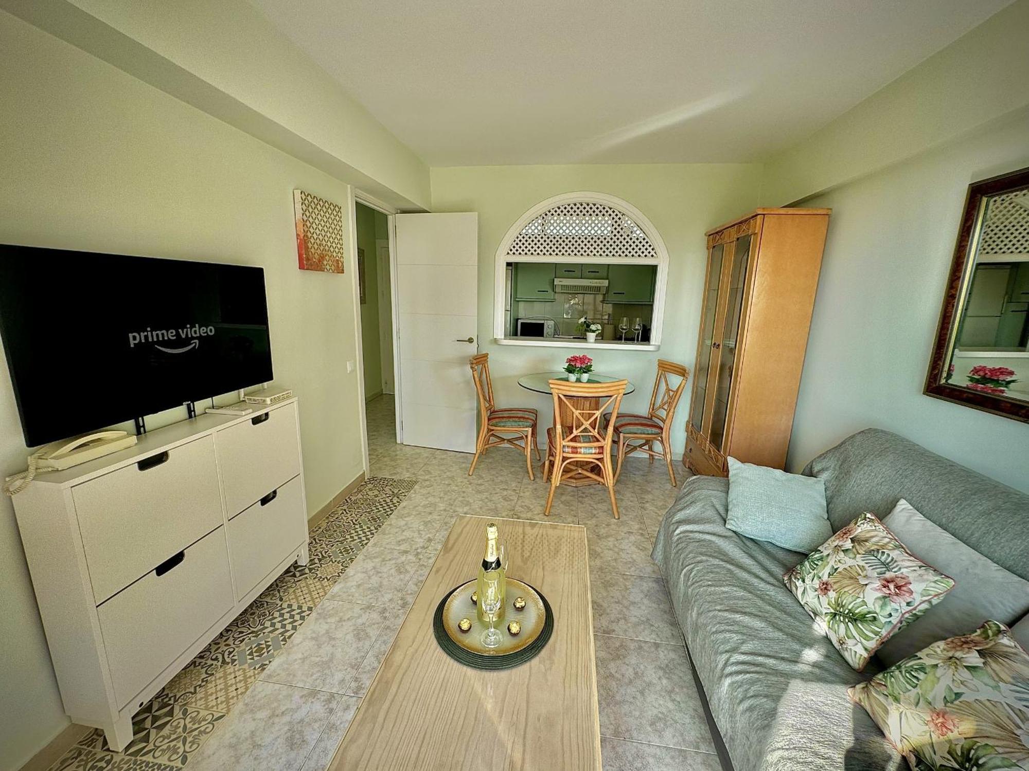 Apartment Palms W Sea Views By Homing