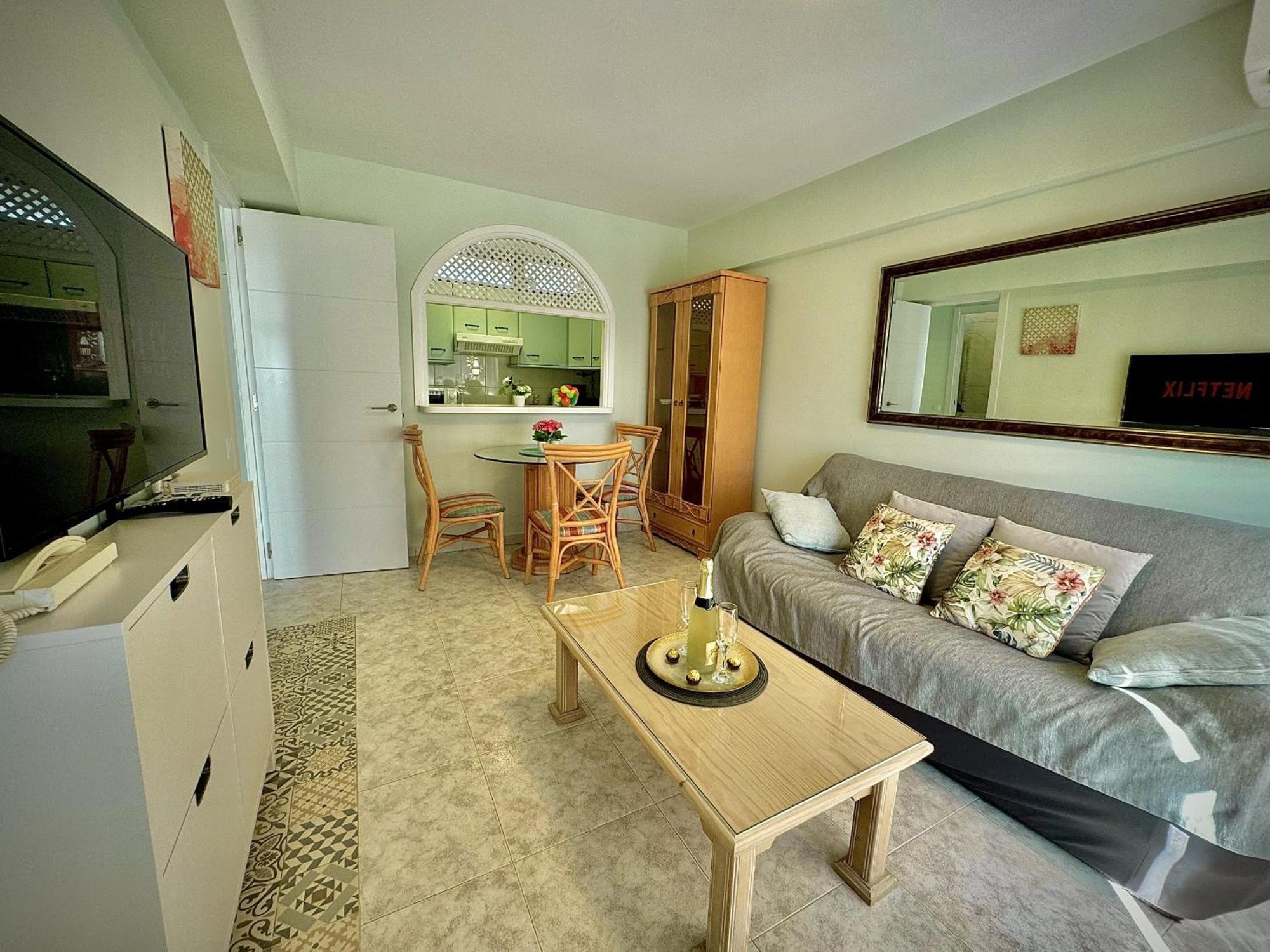 Apartment Palms W Sea Views By Homing
